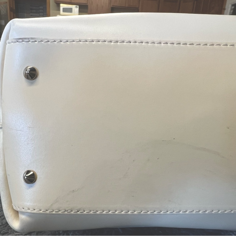 🩷FURLA large cream colored trapezoid shoulder bag. - Picture 4 of 11